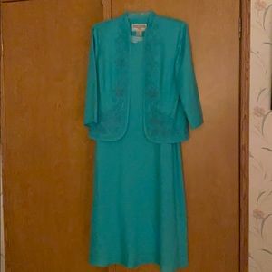 55% Linen, 45% Rayon. Worn twice.